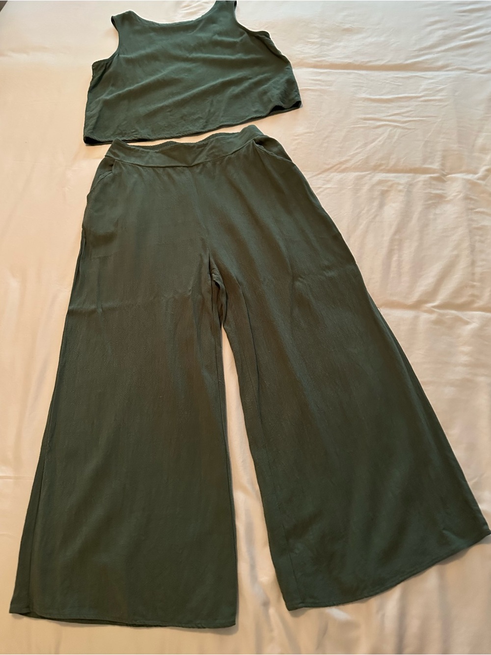 Wide Leg Pull-On Pants in Olive Green